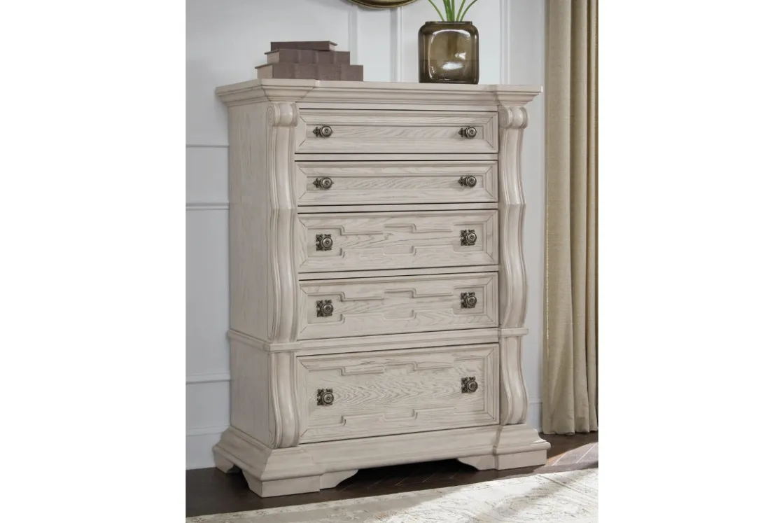 Mor Furniture Bruchandi Chest In Antique White