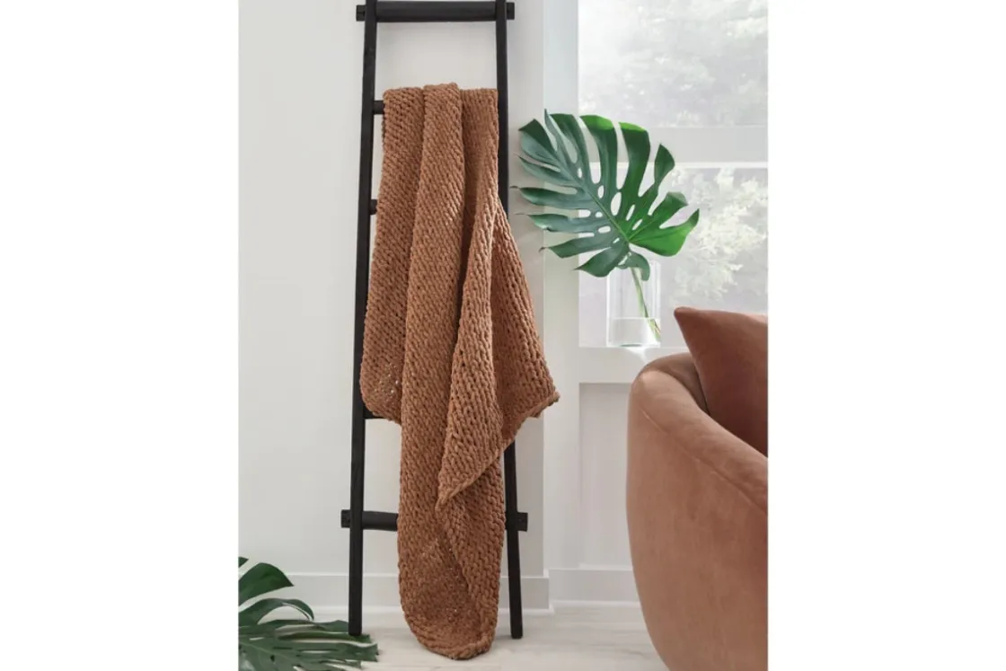 Mor Furniture Chaddon Throw Blanket In Ivory/Gray/Taupe