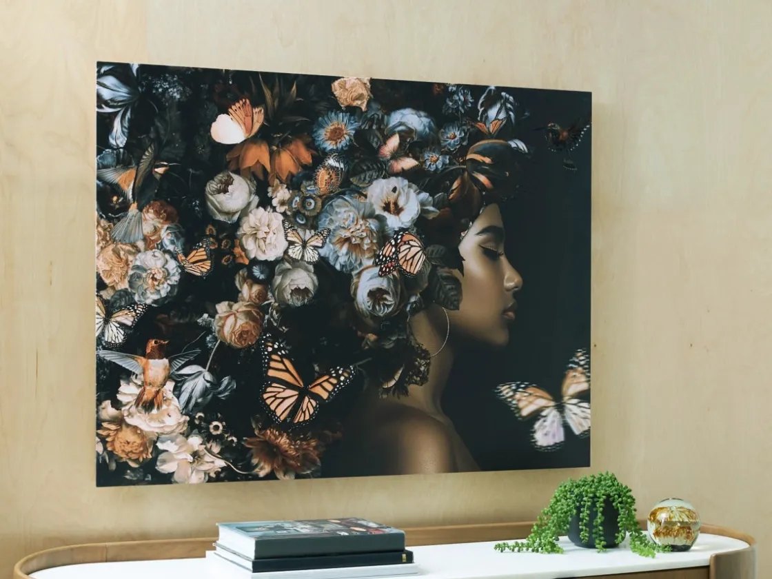 Mor Furniture Valfer Female W/ Floral Wall Art